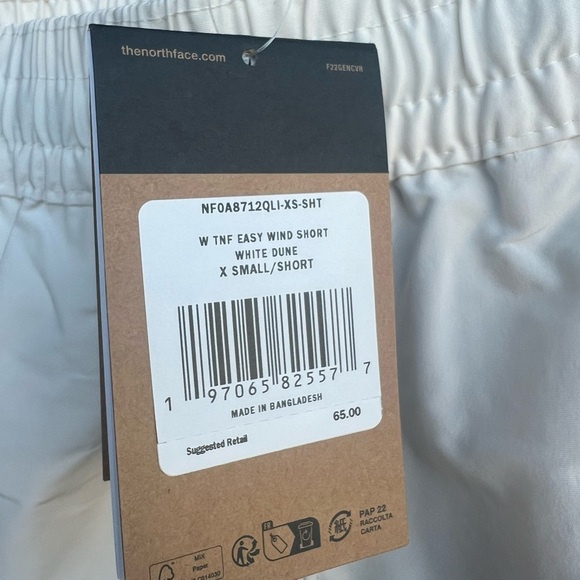NWT The North Face Women’s TNF easy wind shorts in white dune size xs - Picture 3 of 10